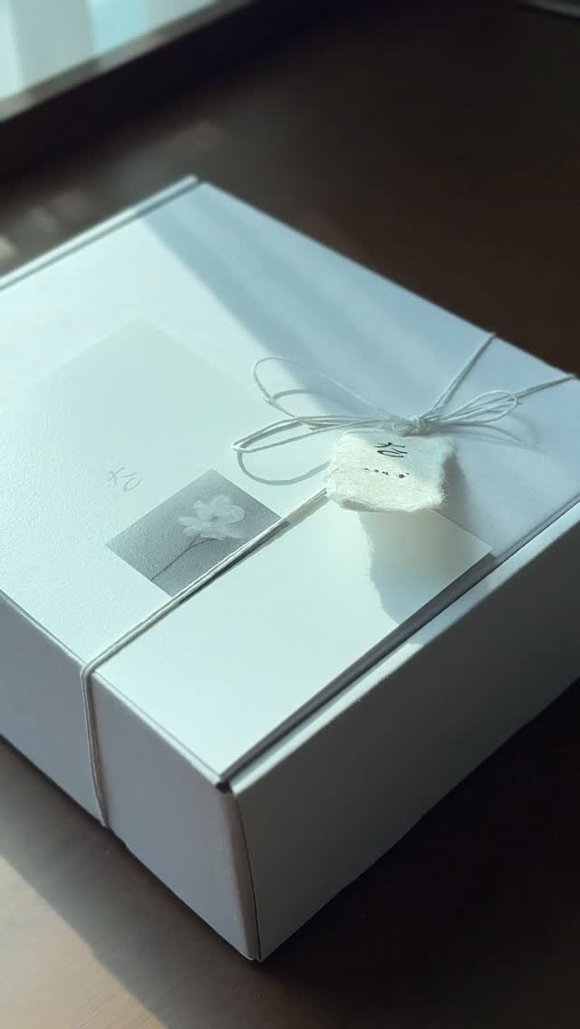 chaiiii_official 게시물 이미지: 이 시간만큼은
조금 천천히 갑니다.

깨지지 않도록,
흐트러지지 않도록,
차분히...