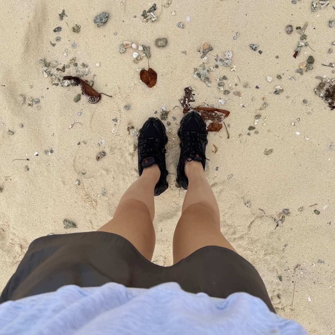 Photo by 차지혜 Jeehye Cha on February 07, 2026. May be an image of seaweed, beach, ocean and text.