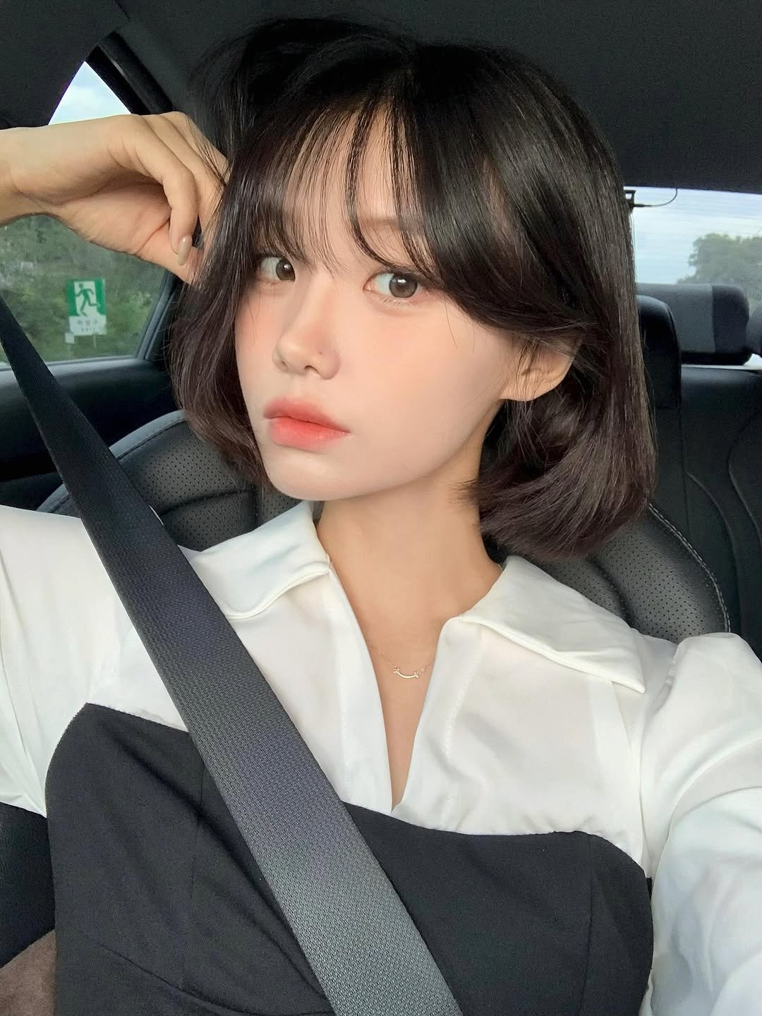 Photo shared by 차진아 on September 23, 2025 tagging @sheinkorea_. May be a selfie of 1 person, hair, top and text.