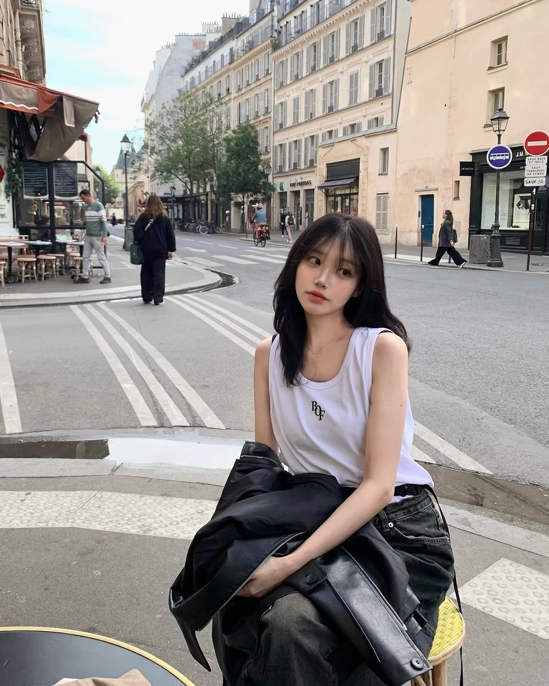 Photo by 차진아 on July 11, 2025. May be an image of 5 people, Sacré-Cœur and text.