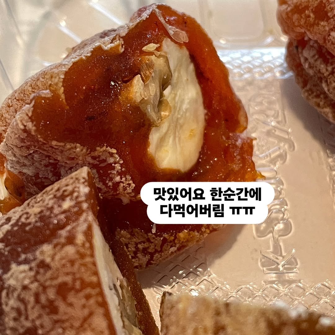 Photo by 찰떡부자 on April 22, 2026. May be an image of tofu, dessert, longan and text that says '맛있어요 한순간에 다먹어버림 ㅠㅠ'.