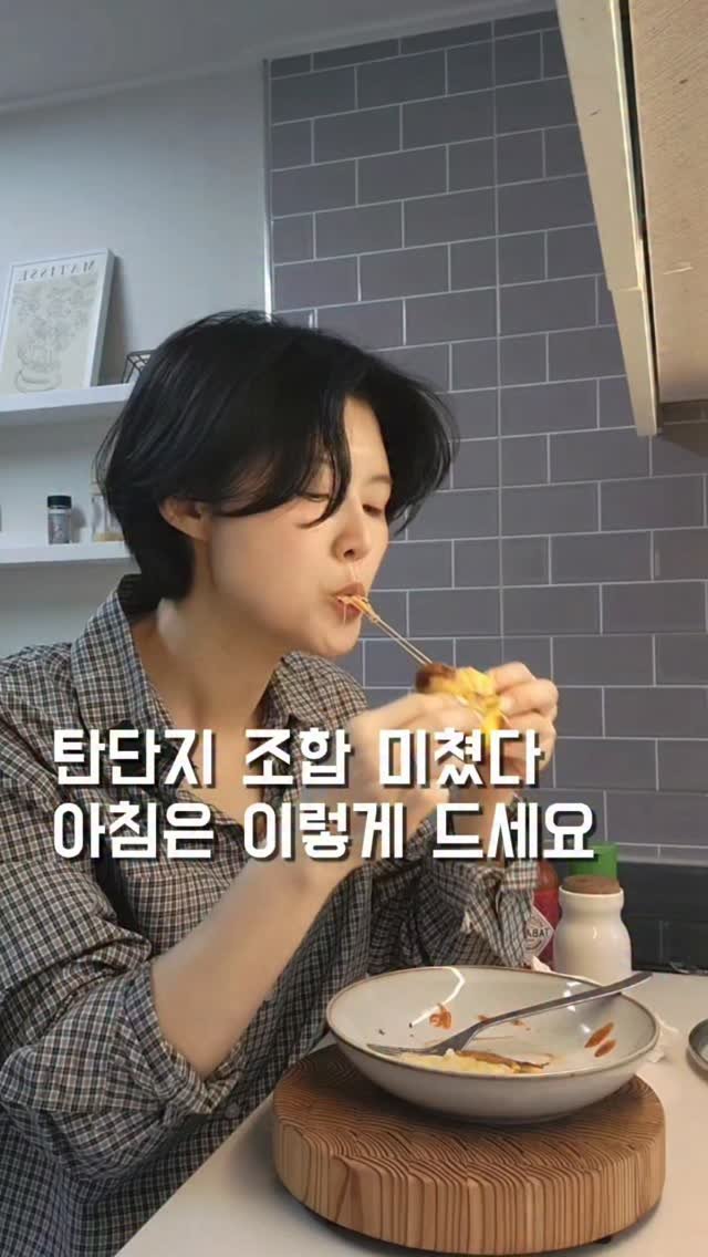 chan__bab 게시물 이미지: 살빠지는 아침은 이렇게 드세요

감자 한개 얇게 슬라이스해서
저는 기버터 한스푼에...