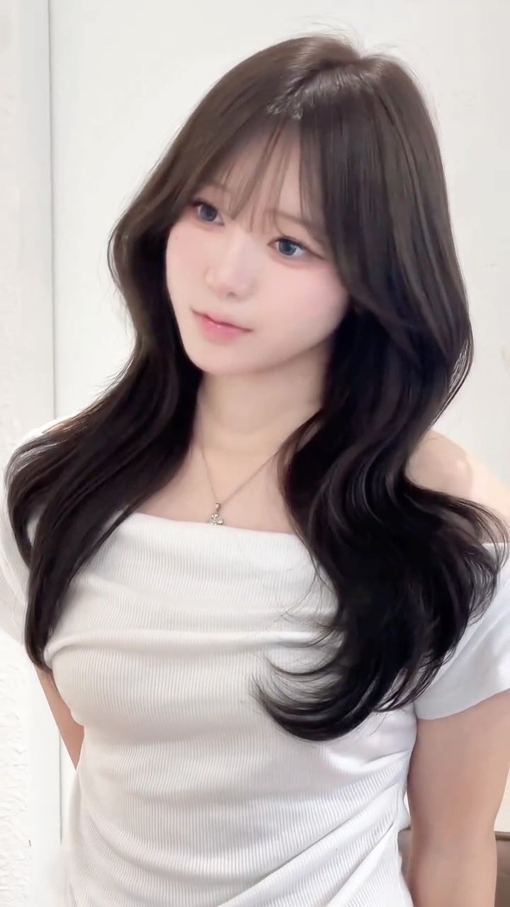 chani.moreon 게시물 이미지: 뒤돌아보게 만드는 헤어스타일 😳🤍

- #엘리자벳펌 #실버브라운...