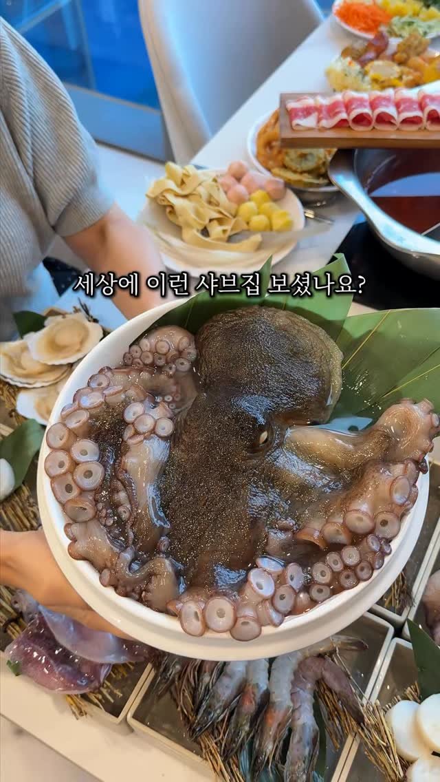 channelbusan 게시물 이미지: EVENT🎁 해산물+고기+샐러드바무한 광안리샤브집🍲
랍스타까지 있는 샤브샤브집...