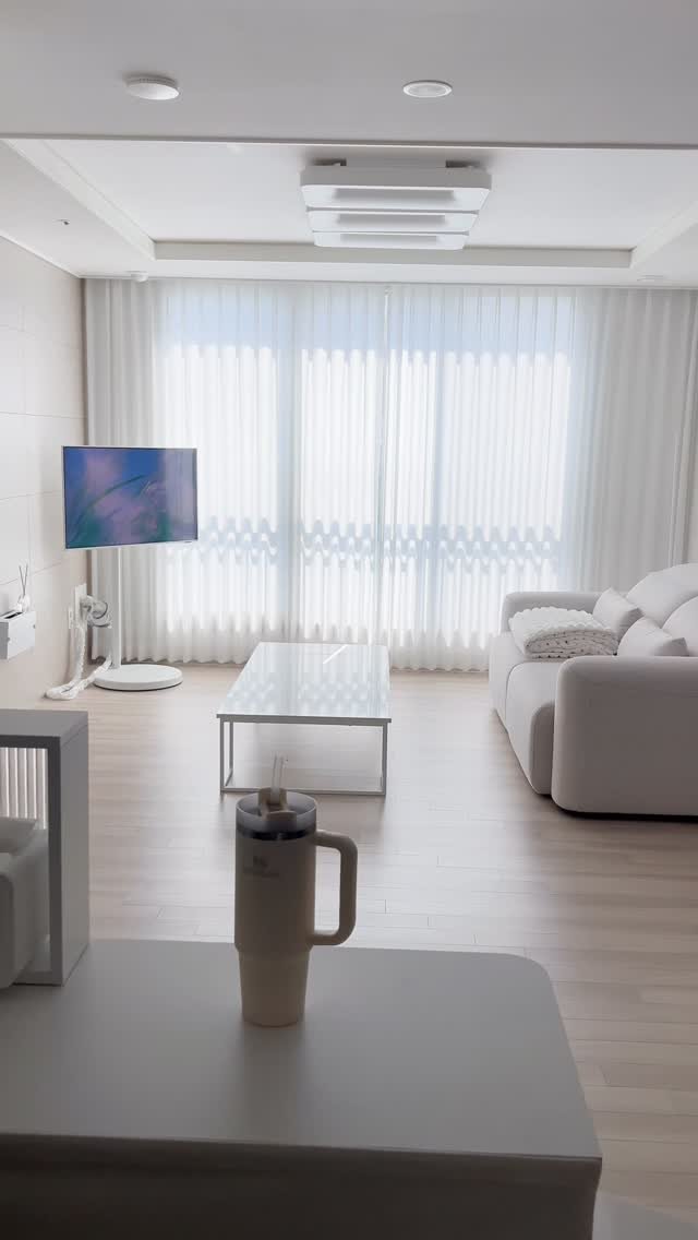 chanyday 게시물 이미지: 깔끔한 인테리어가 로망이어서 열심히 꾸며보는 중..💛
#집들이 합니당 놀러오세오 !