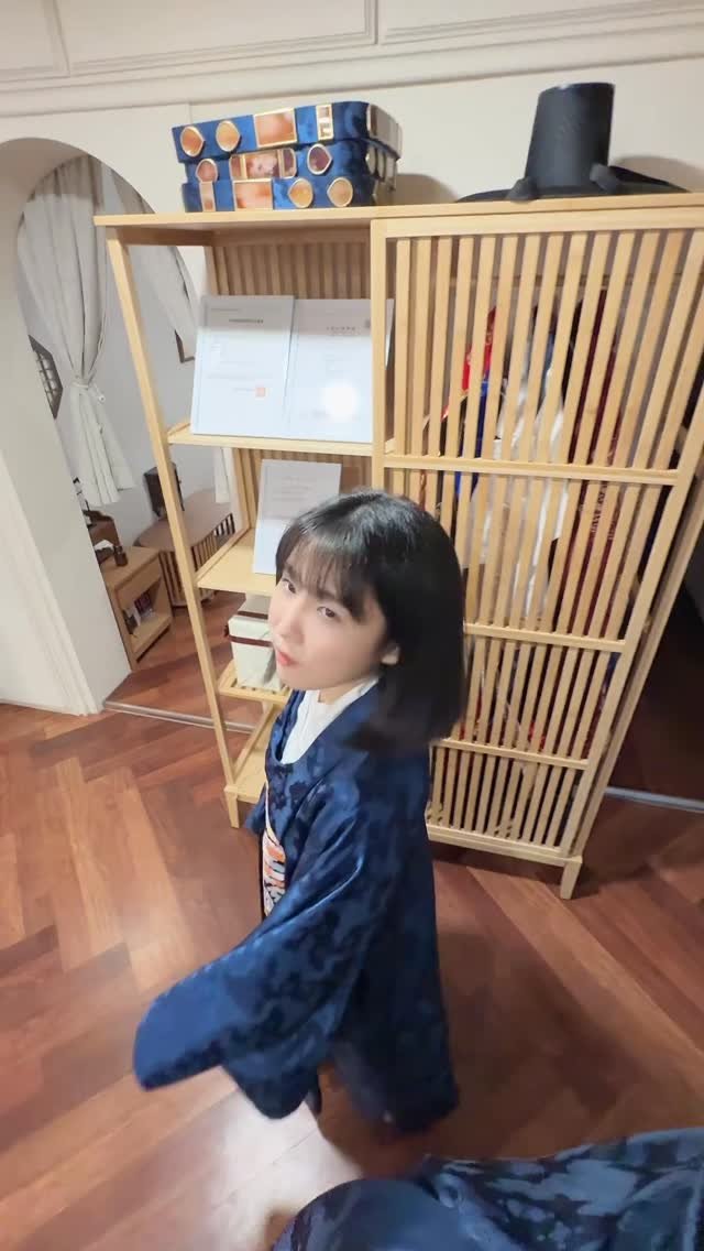 chanyday 게시물 이미지: 키 큰 사람이 키작은 사람 바라보는 시점