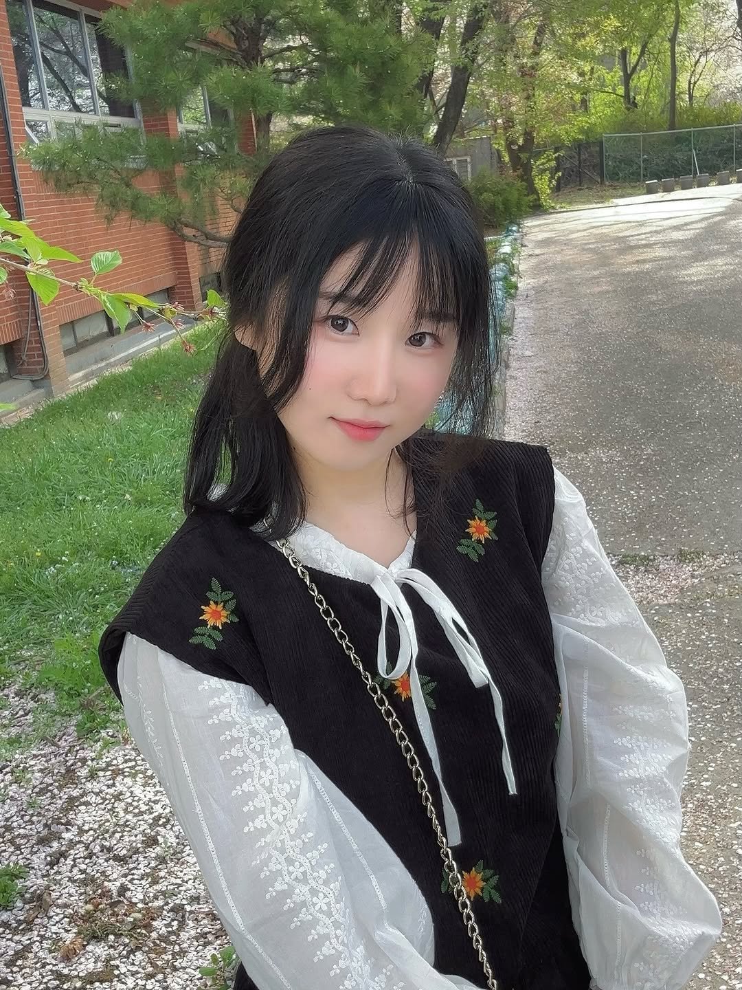 Photo by 채인 on April 12, 2026. May be an image of costume, cloak and text.