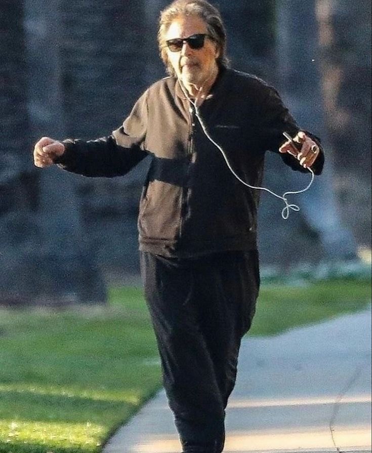 Photo by 카오스모스 | 먹고 사는 이야기 on January 25, 2026. May be an image of one or more people, people smoking, portable cassette player and text.