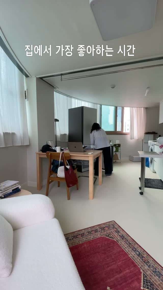 chaosmos_mag 게시물 이미지: 집에서 가장 좋아하는 시간 3가지 🤍

1. 출근 전 아침, 모카포트로 커피를...