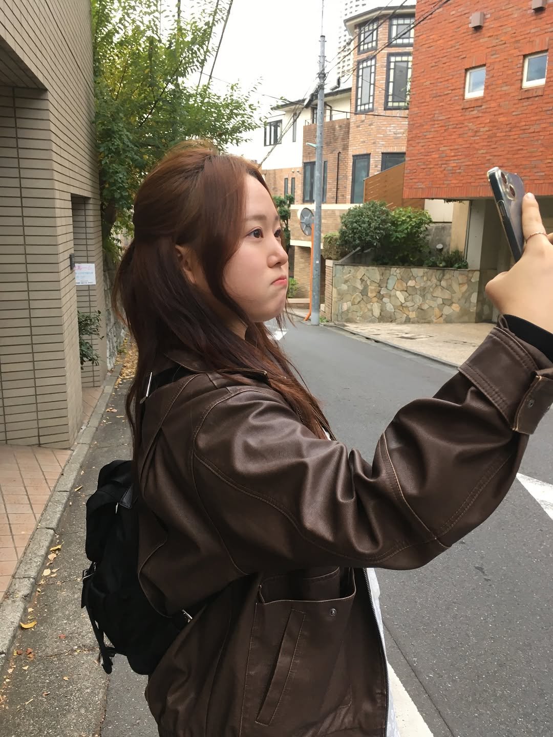 Photo by 찰스 on November 27, 2025. May be an image of duffle coat, parka, jacket, street and text.