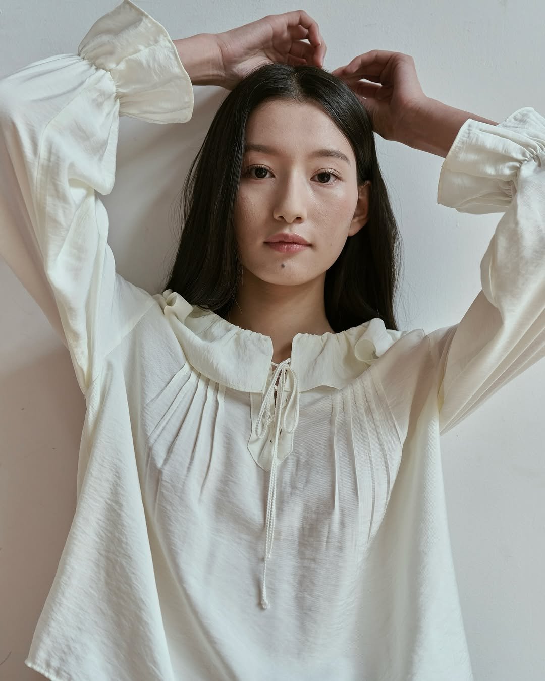 Photo by 차미즈(charmeeze) on September 07, 2025. May be an image of sleepwear, top and text.