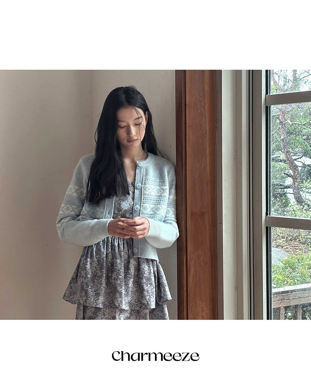 Photo by 차미즈(charmeeze) on August 31, 2025. May be an image of 1 person, overskirt and text that says 'ት Charmeeze'.