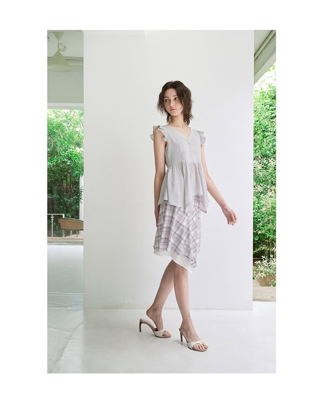 Photo by 차미즈(charmeeze) on June 03, 2025. May be an image of overskirt.