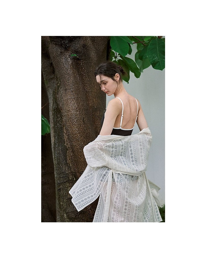Photo by 차미즈(charmeeze) on June 17, 2025. May be an image of dress, shawl and text.