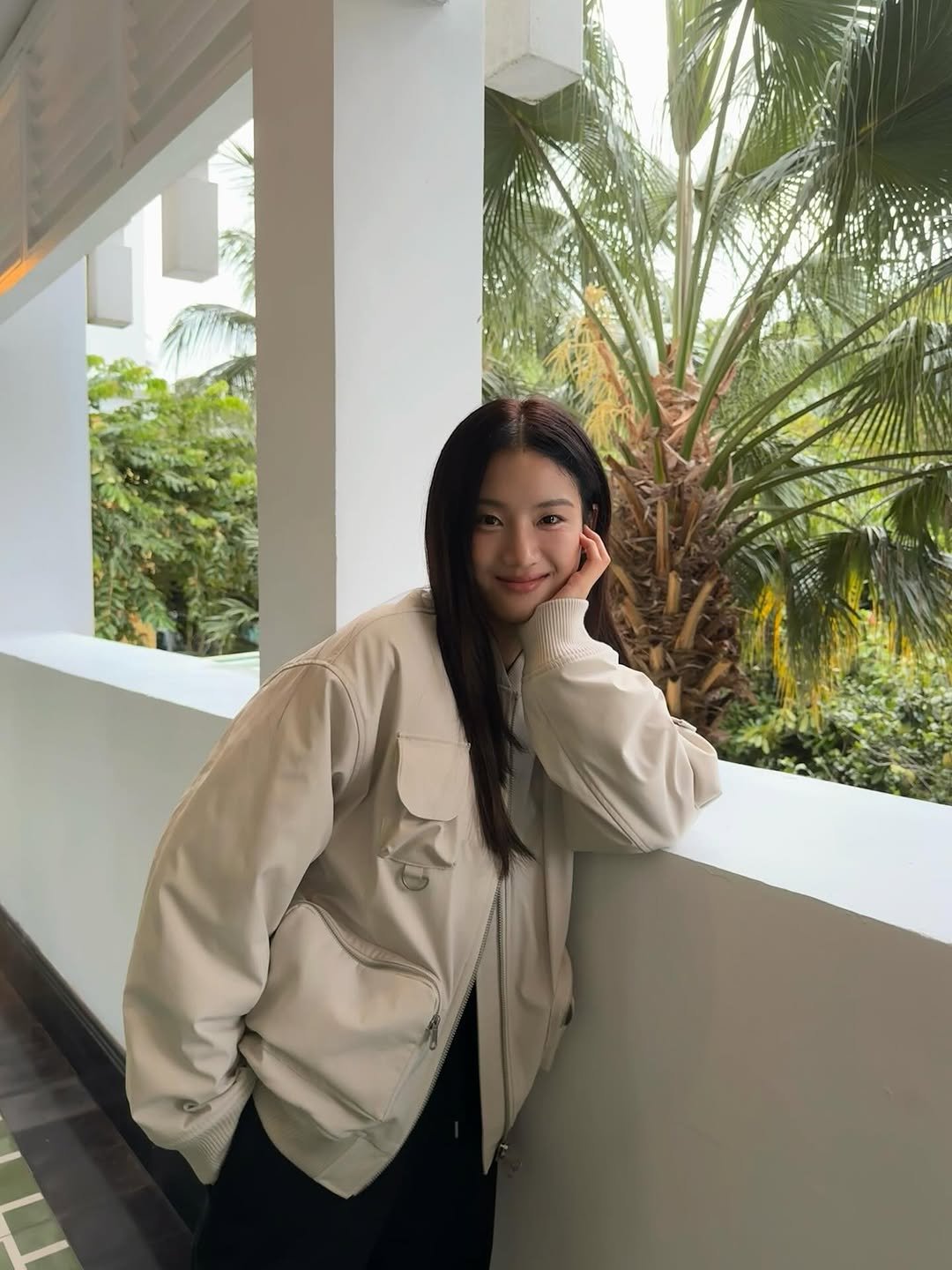 Photo by 박주현 on October 16, 2025. May be an image of turtleneck, coat, parka, flight jacket and text.