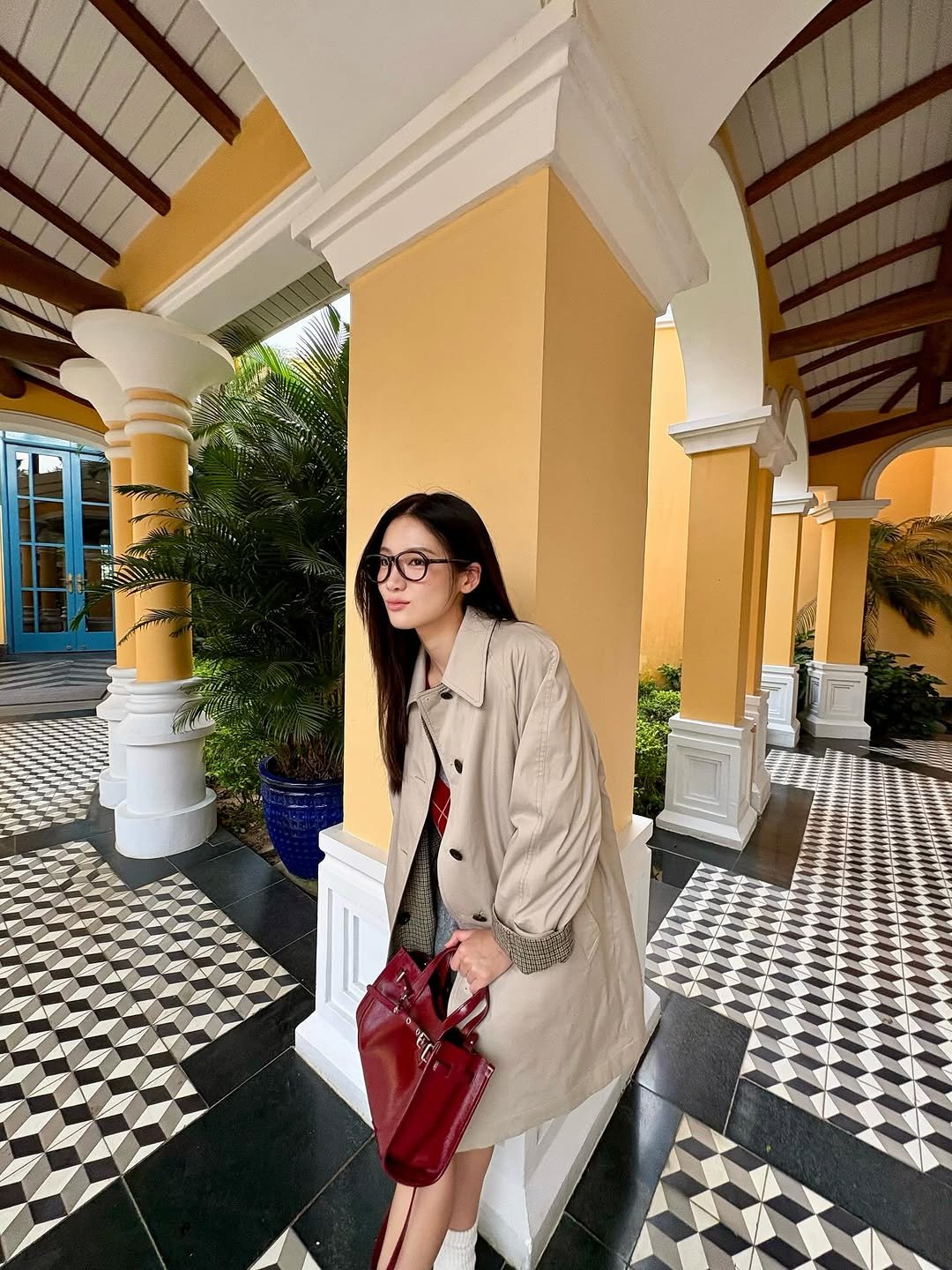 Photo shared by 박주현 on October 17, 2025 tagging @couronne_official. May be an image of overcoat and text.