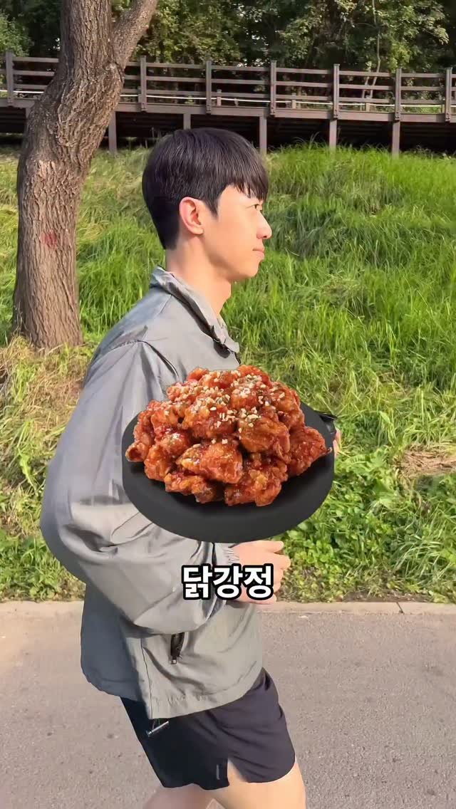 charr02__ 게시물 이미지: 먹은거 빼려면 얼마나 달려야 할까?🤔

먹기만 하는 친구한테 공유해서 같이 뛰게...