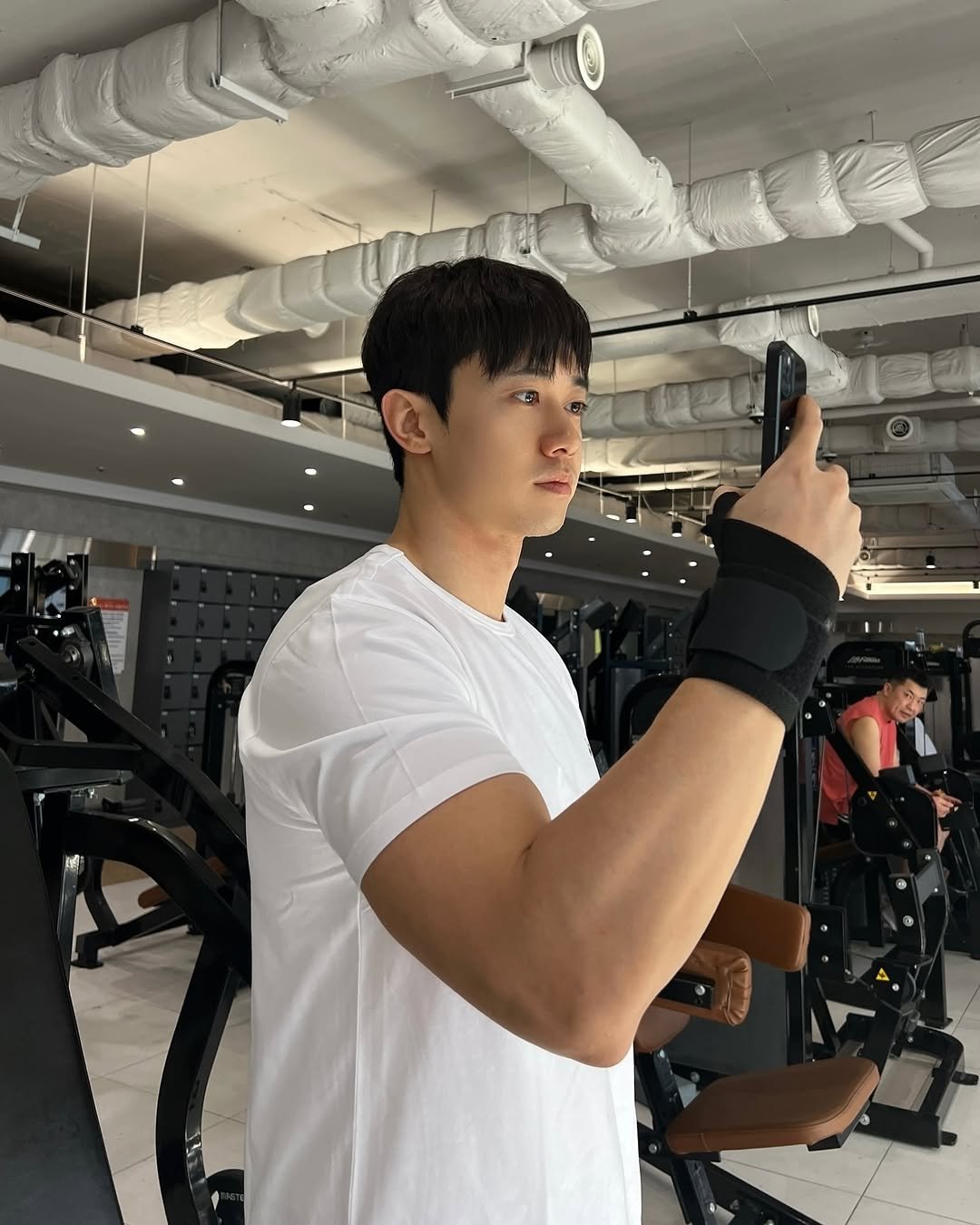 charr02__ 게시물 이미지: 본격적인 연휴 먹부림 전 #오운완 
명절 연휴 목표는 잘먹잘운

새옷 입고 운동하니...