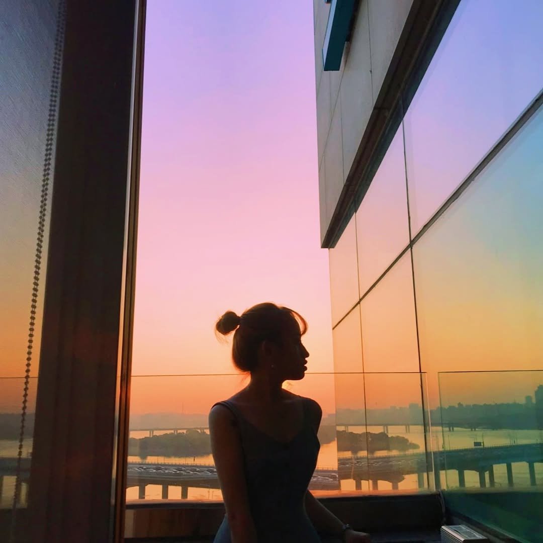 Photo by 채그로 | 한강뷰카페 북카페 마포카페 공덕카페 여의도카페 용산카페 대형카페 on August 24, 2021.