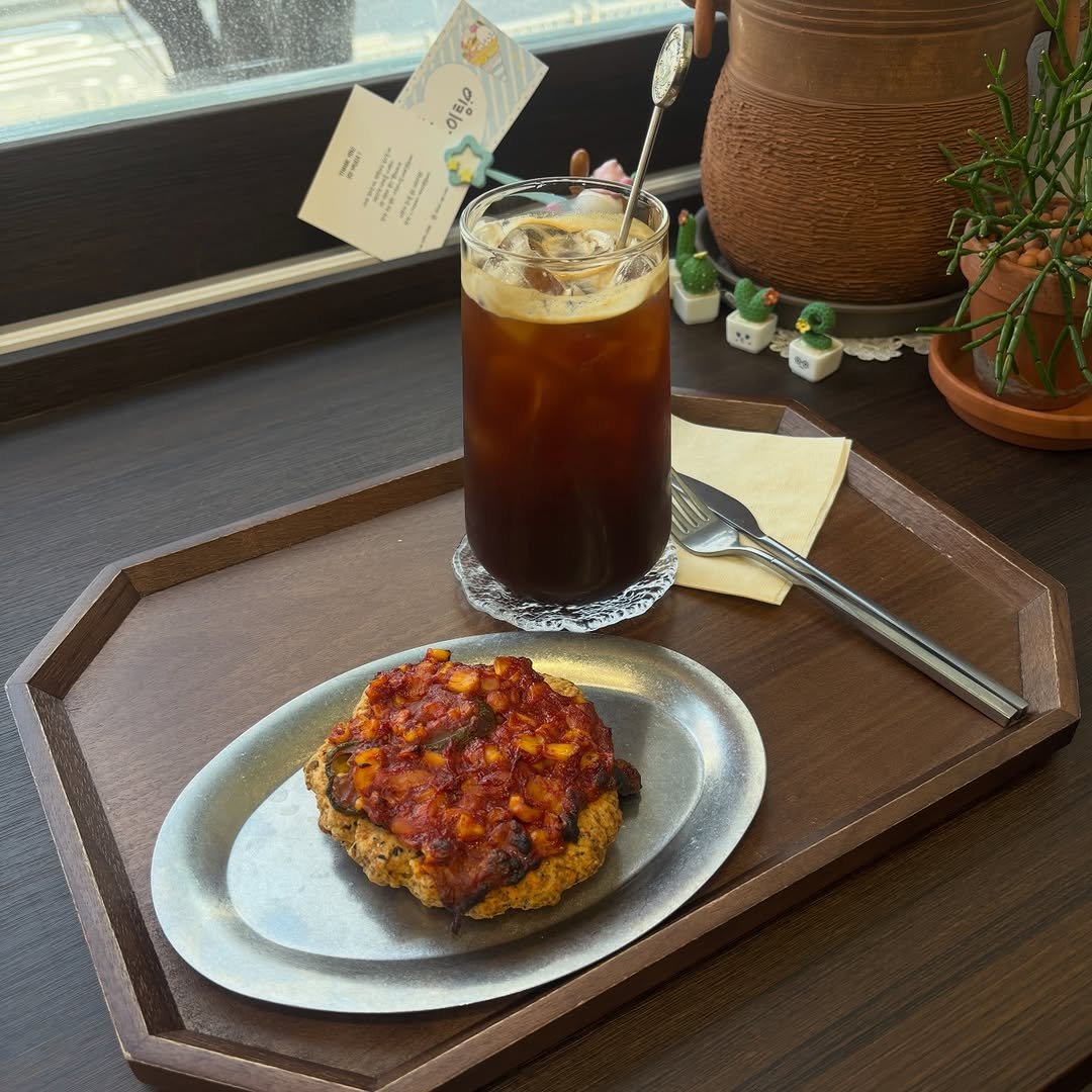 Photo by 위로상점: 수제 스콘 전문점 연말케이크 on February 21, 2026. May be an image of fritter, scone and text.