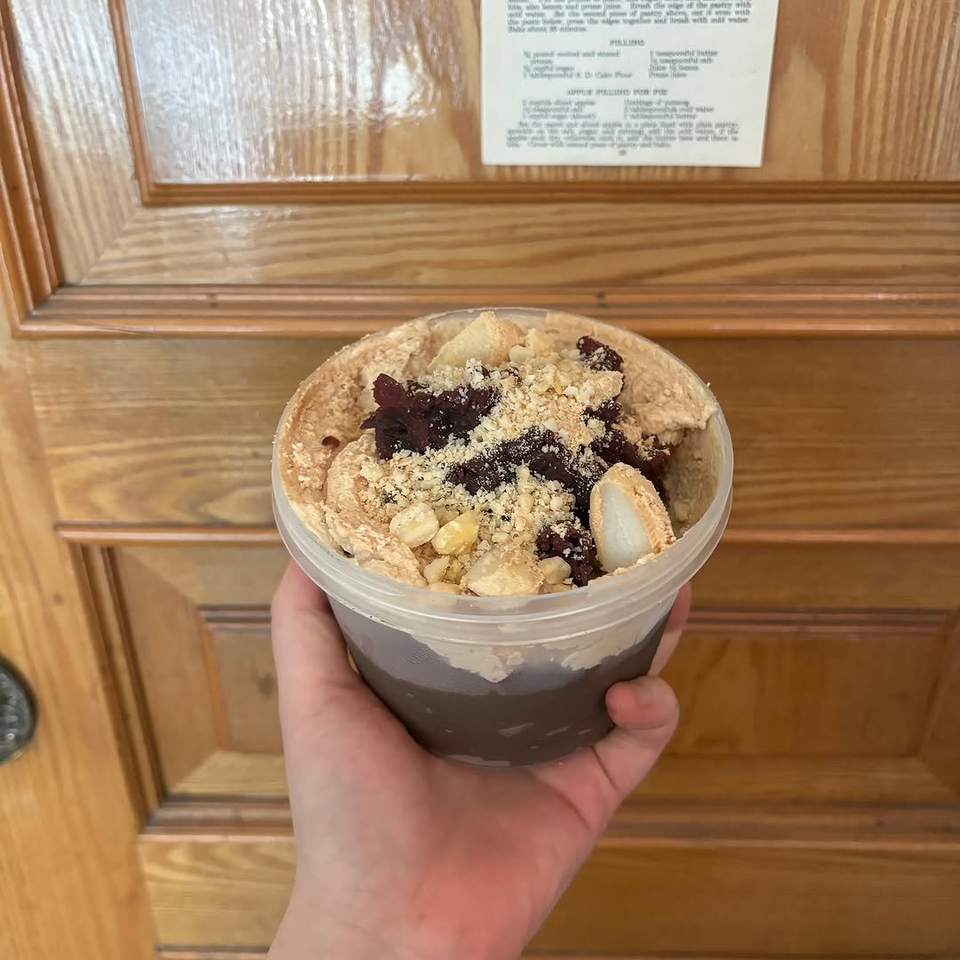 Photo by 위로상점: 수제 스콘 전문점 답례품 단체주문 빵택배 on May 23, 2025. May be an image of gelato and oatmeal cookies.