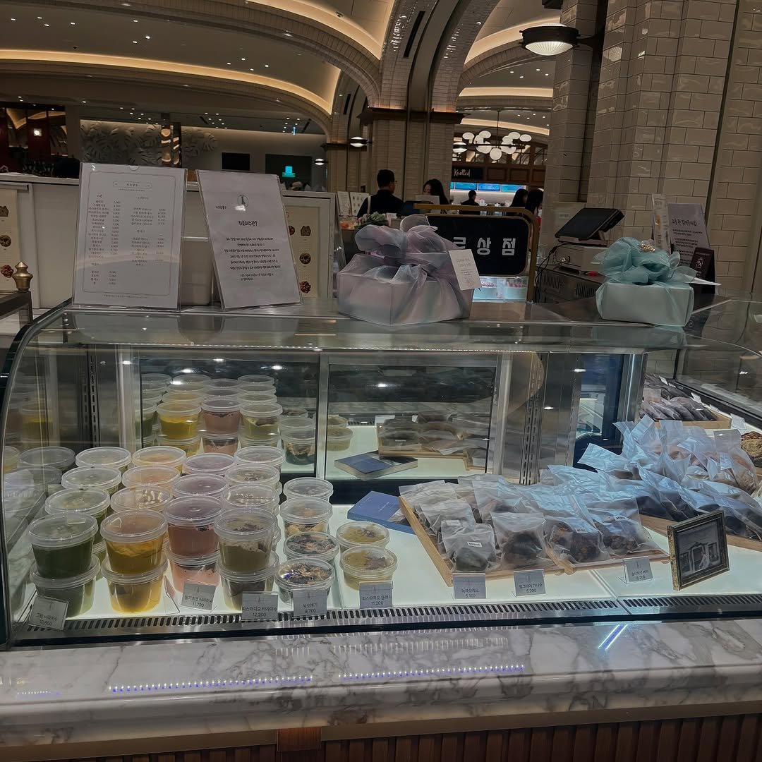 Photo shared by 위로상점: 수제 스콘 전문점 답례품 단체주문 빵택배 on May 13, 2025 tagging @m1nzzi.9._.