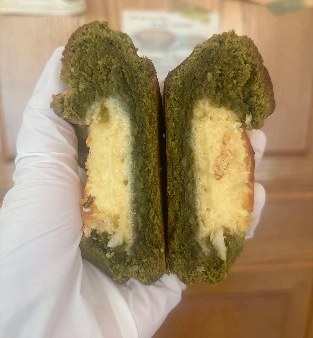 Photo by 위로상점: 수제 스콘 전문점 답례품 단체주문 빵택배 on July 28, 2025. May be an image of chiffon cake.