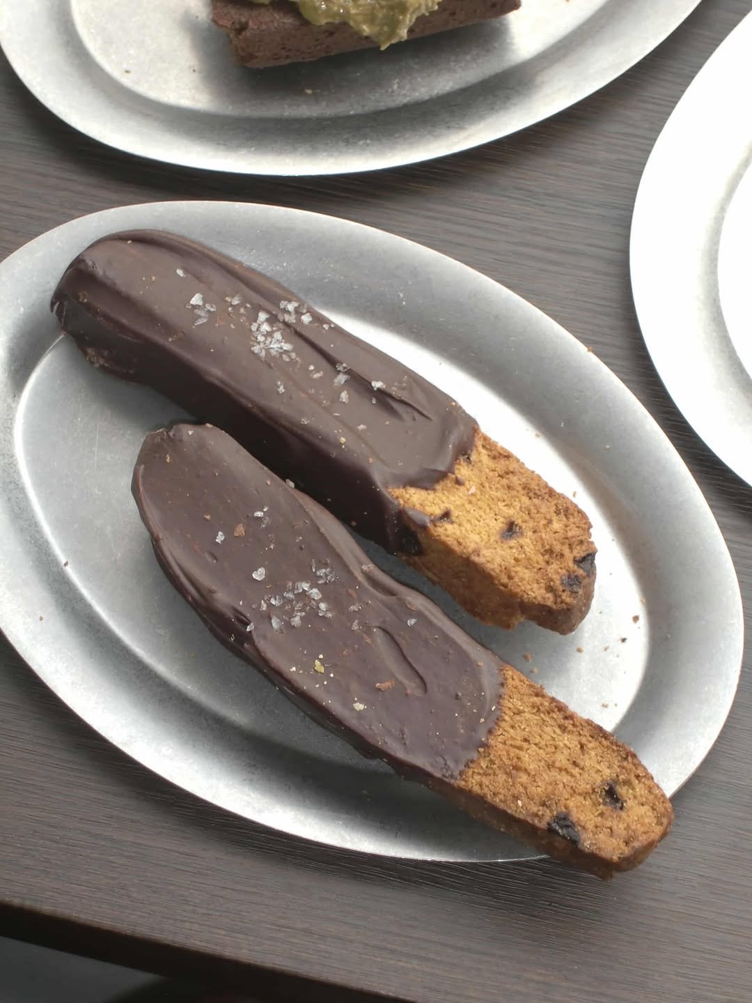 Photo by 위로상점: 수제 스콘 전문점 연말케이크 on February 18, 2026. May be an image of eclair and text.