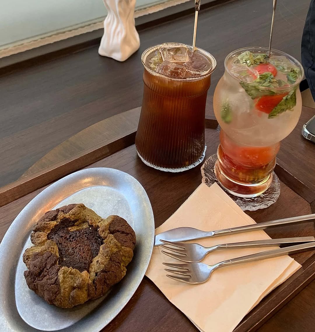 Photo by 위로상점: 수제 스콘 전문점 답례품 단체주문 빵택배 on November 04, 2025. May be an image of oatmeal cookies, croquette, coconut macaroon, turnover, scone, fritter and text.