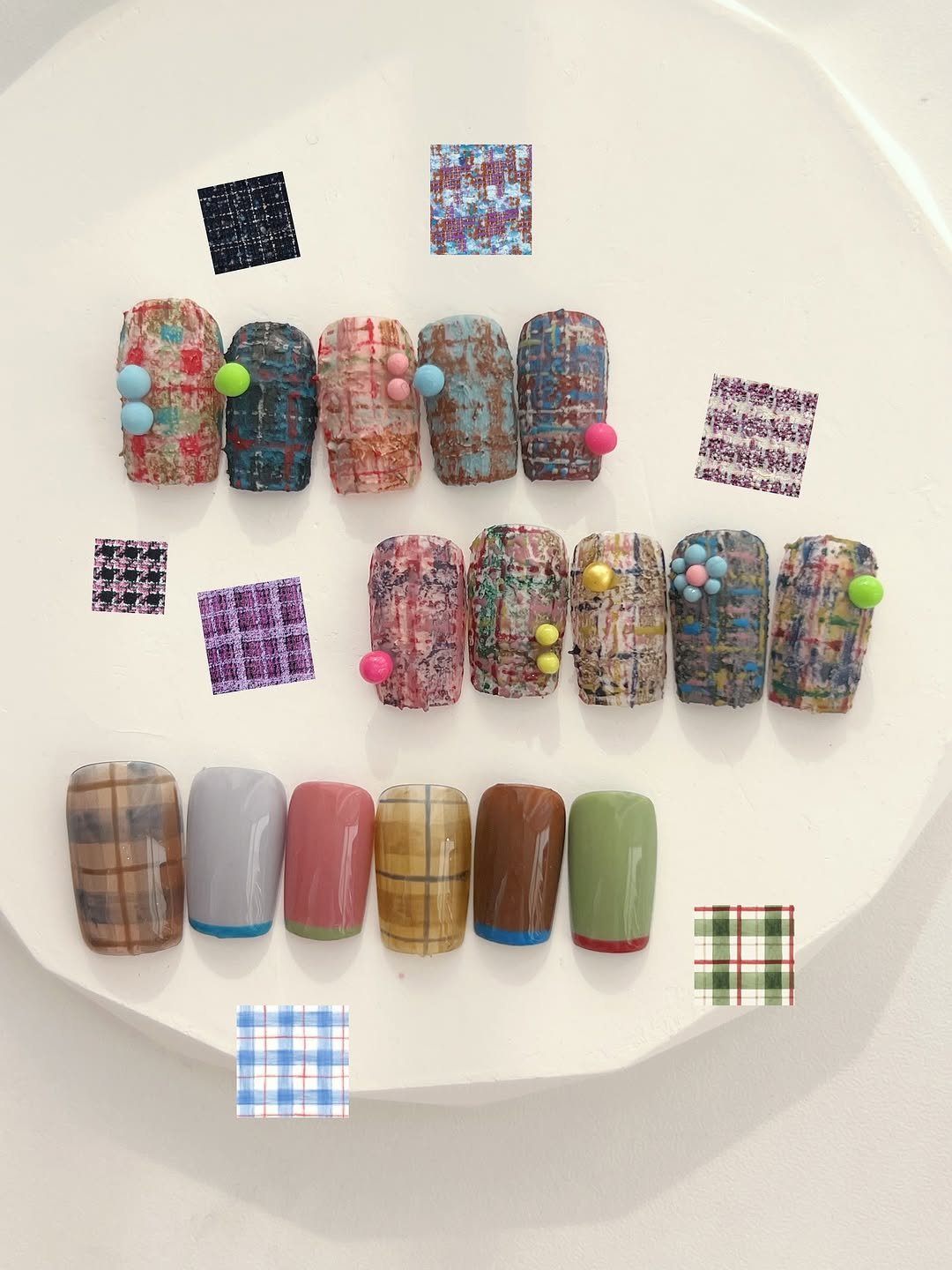 Photo by 치유백화점 대표💜네일재료 | 퍼스널컬러수강 | 네일수강 on November 13, 2025. May be an image of one or more people, fingernails and text.