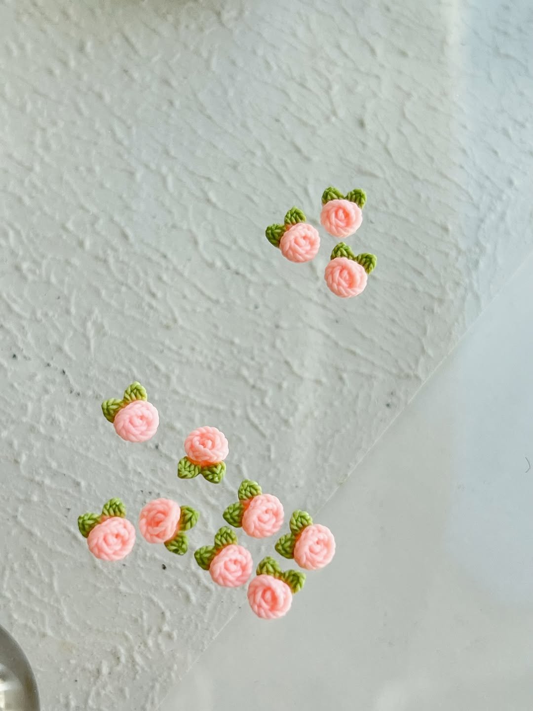 Photo by 치유백화점 대표💜네일재료 | 퍼스널컬러수강 | 네일수강 on February 19, 2026. May be an image of lace, stitching, carnation, rose and text.