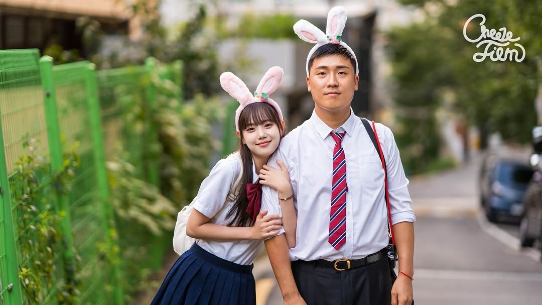 Photo shared by CheezeFilm on September 09, 2025 tagging @sunsune__e, and @okhwan7602. May be an image of 2 people, child and text that says 'Onese Fiem'.