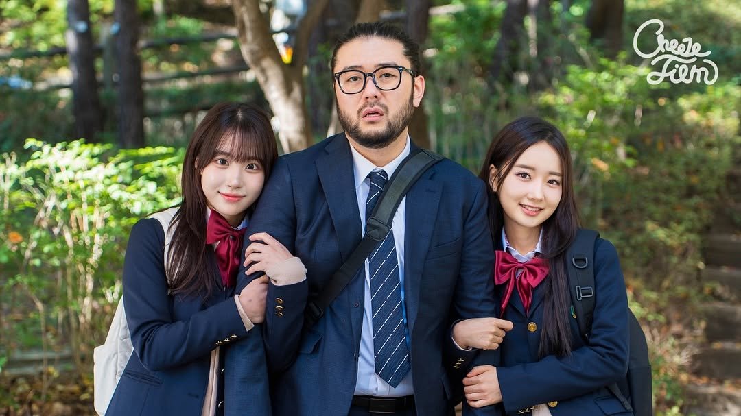 Photo shared by CheezeFilm on November 04, 2025 tagging @da._.soooom, @hybriduck_, and @suahmuah. May be an image of one or more people, hair, blazer, outdoors and text that says 'Onedle Fiem'.