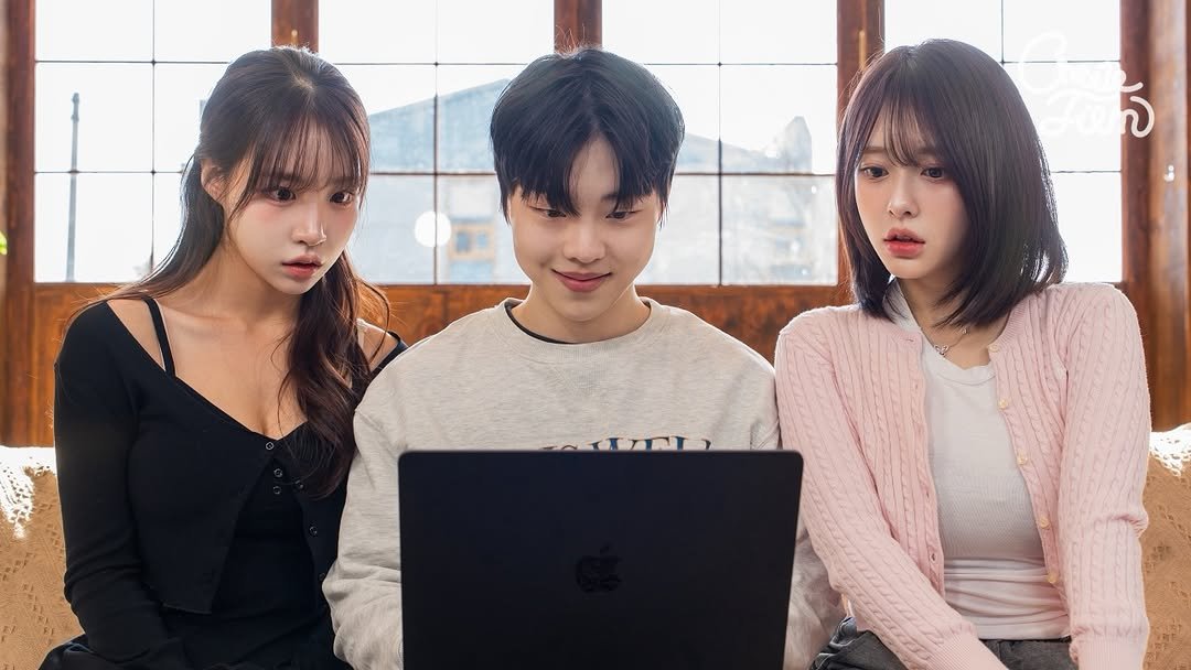 Photo by CheezeFilm in 서울 - Seoul with @c_yun_o, @da._.soooom, and @bbang9.2. May be an image of one or more people, poster and text.