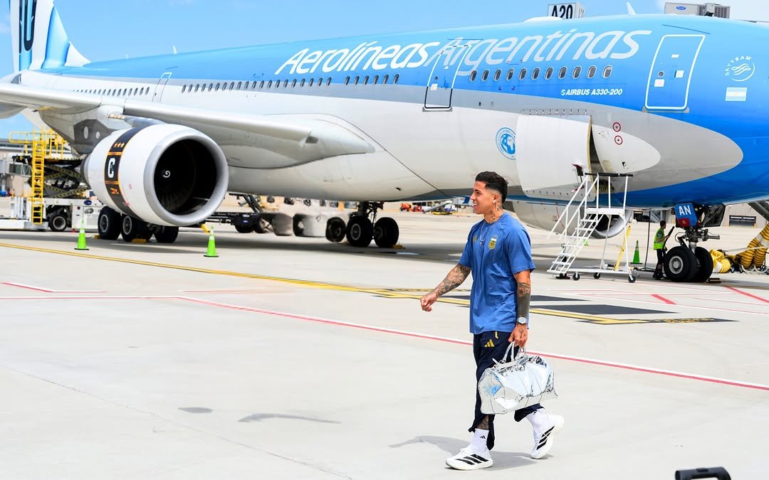 chelseafc 게시물 이미지: Enzo Fernandez touching down in Kansas City 🇺🇸...