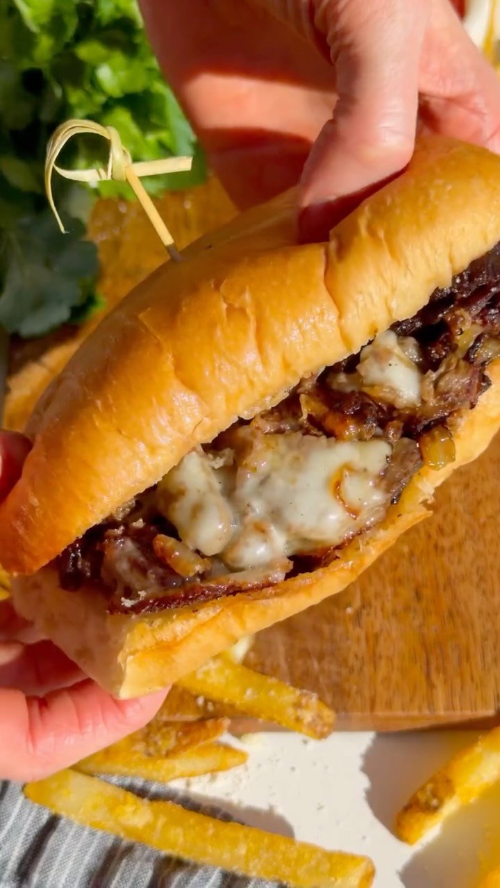 chelseasmessyapron 게시물 이미지: I Studied Philly Cheesesteaks So You Don’t...