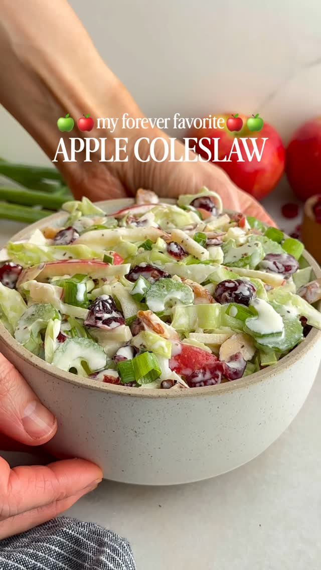 chelseasmessyapron 게시물 이미지: This Apple Coleslaw might ruin every other...