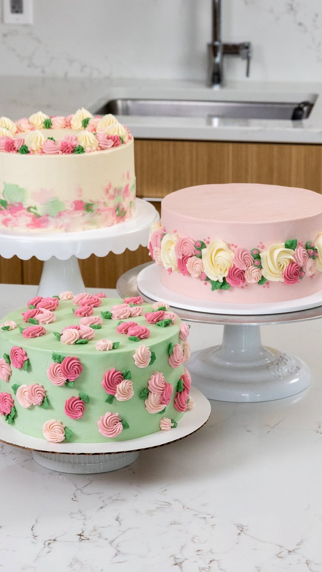 chelsweets 게시물 이미지: Three easy floral cake designs to celebrate...