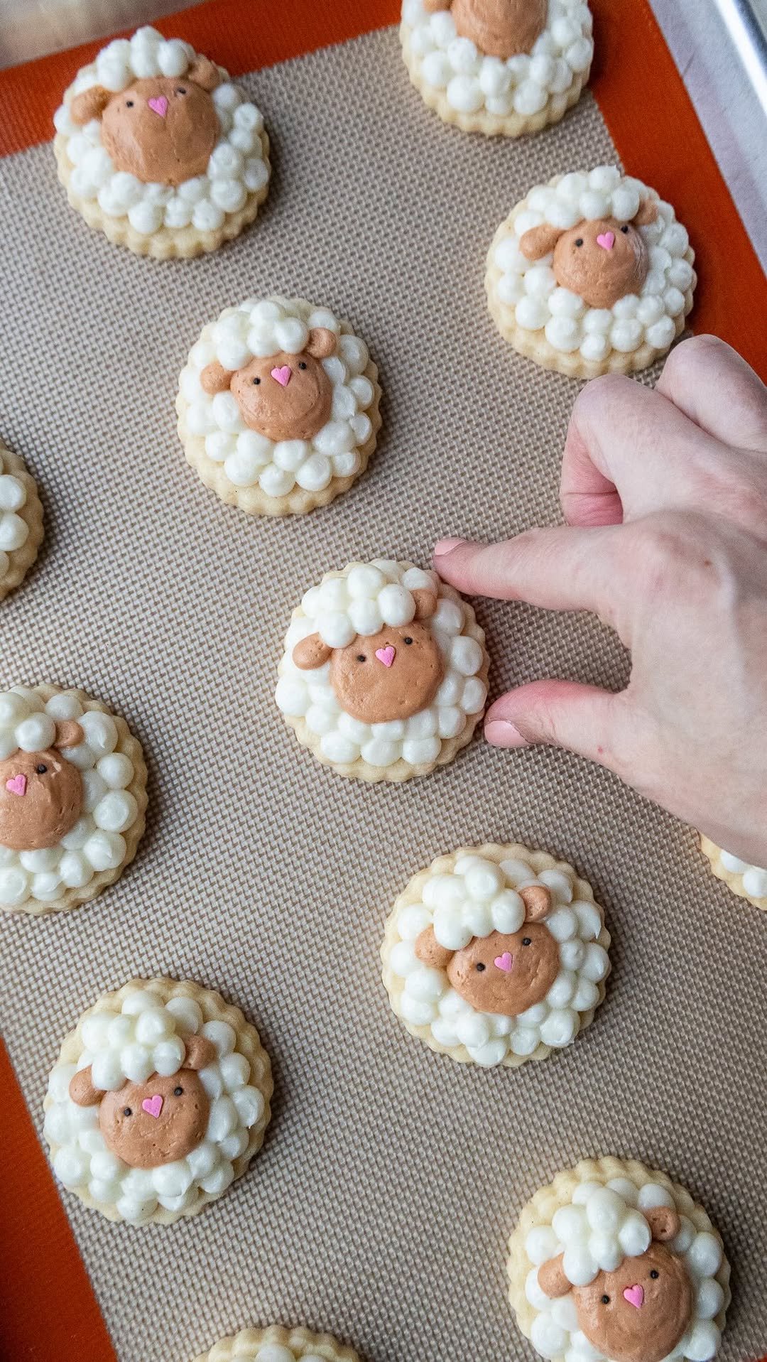 chelsweets 게시물 이미지: The cutest little sheep cookies 🐑 I made these...