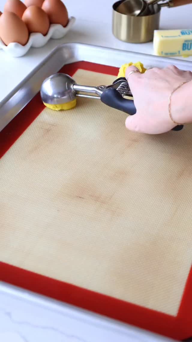 chelsweets 게시물 이미지: Chick Cookies 🐥Love how thick & chewy these...