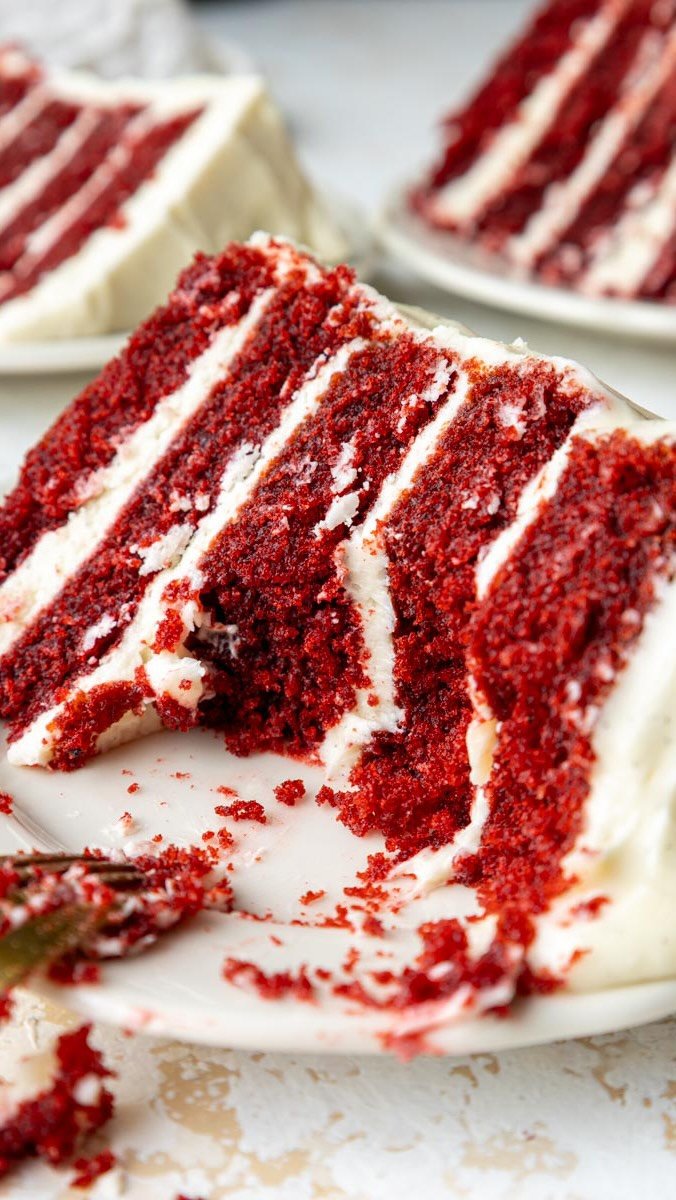 chelsweets 게시물 이미지: 5 layers of moist red velvet cake generously...