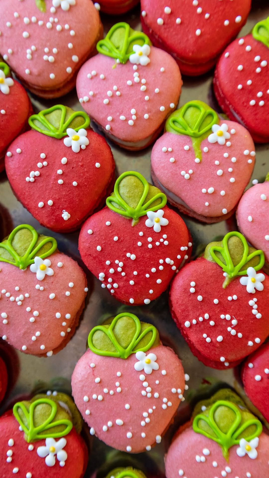 chelsweets 게시물 이미지: Strawberry Macarons 🍓 These bake up so cute...
