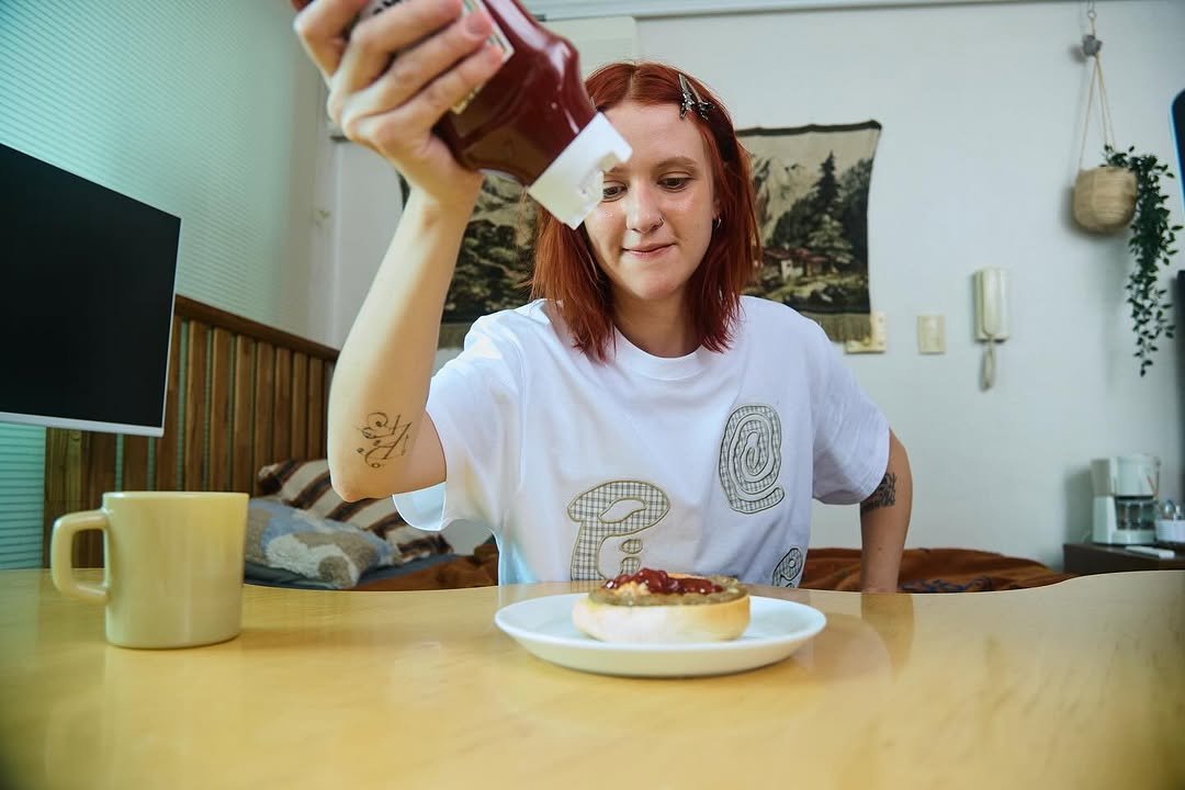 Photo shared by 철님보석함 on July 12, 2025 tagging @thecoldestmoment. May be an image of toast, pancake, sauce, crumpet, condiment and fritter.