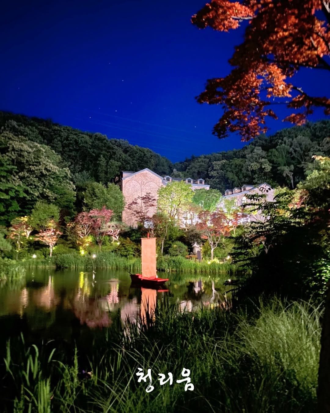 Photo by 청리움 CHEONGRIUM on August 17, 2025. May be an image of outdoors, Gyeongbokgung Palace and text that says '청리음 청'.