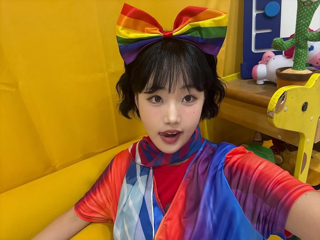 Photo by 지하니🍒💛 on July 08, 2025. May be an image of 1 person, hair, costume and text.