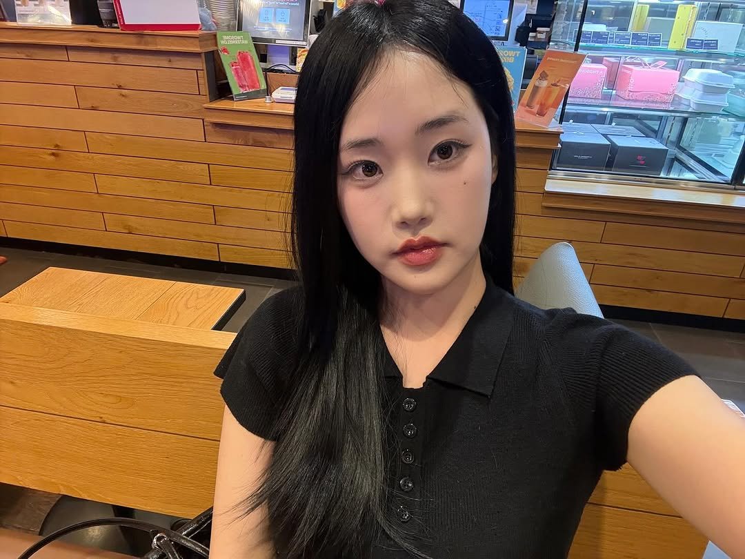 Photo by 지하니🍒💛 on June 13, 2025. May be an image of one or more people, hair and text.