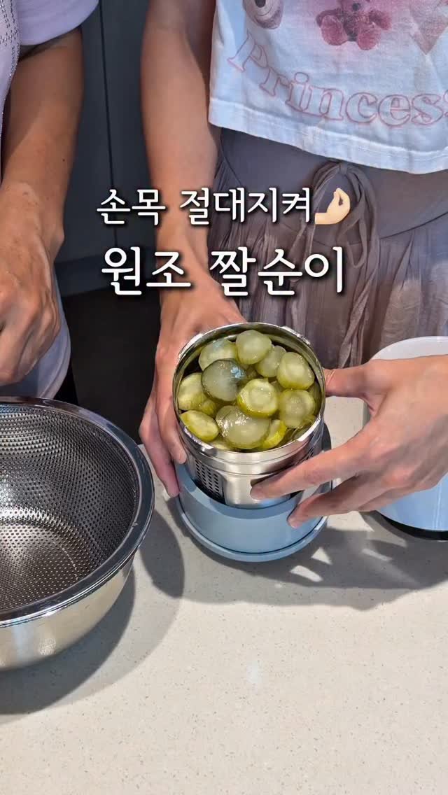 cherry_meal 게시물 이미지: 손목 지켜주는 주방템🤌🏻
영상에 나올 때 마다 ‘물기 짜는거 어디꺼예요?’
질문...