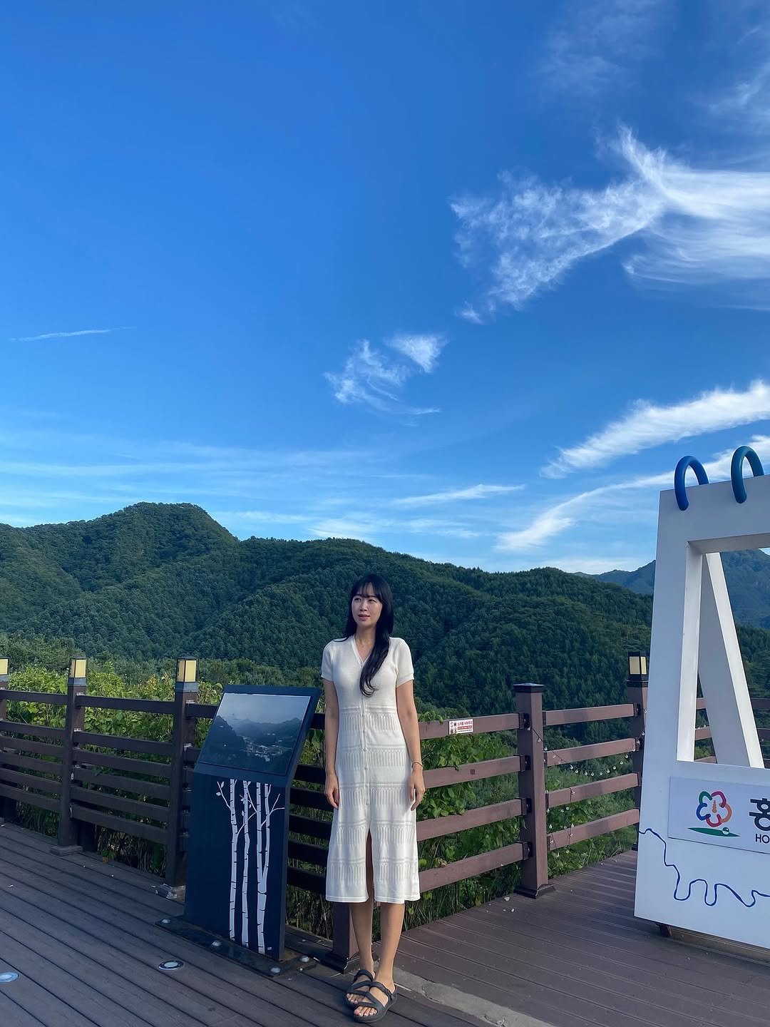Photo by 체리밀🍒 on August 01, 2025. May be an image of 1 person, cloud, suspension bridge and text.