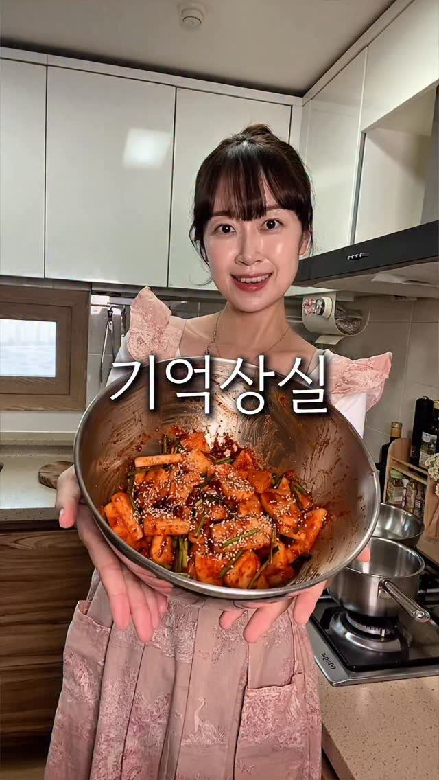 cherry_meal 게시물 이미지: 기억상실되는 맛... 순살 갈비탕과 석박ㅈㅣ🥩
급 쌀쌀해진 날씨에 뜨끈한 국물 찾는...