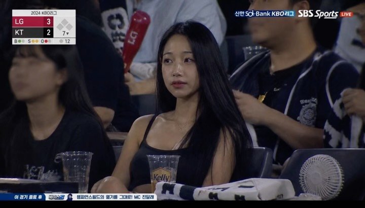 cherrypark9604 게시물 이미지: 인생 첫 야구 보러 갔다가 박제?!🫢
Am I on live TV?